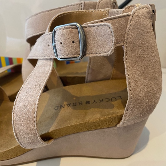 LUCKY BRAND Wedge Strap Sandals Shoes Suede Taupe Leather Kawaii Cute Platform 6 - Picture 10 of 15